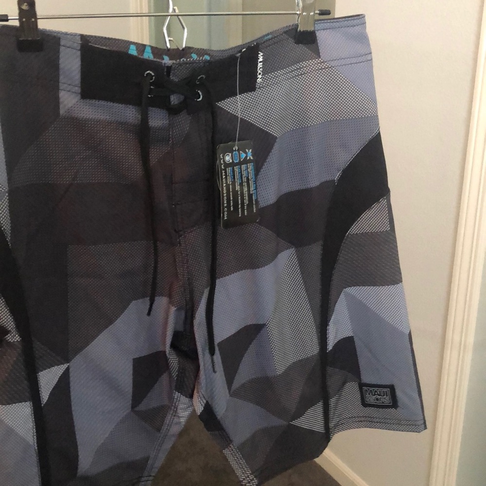 Men’s NWT Board Shorts -Maui&Sons -30
